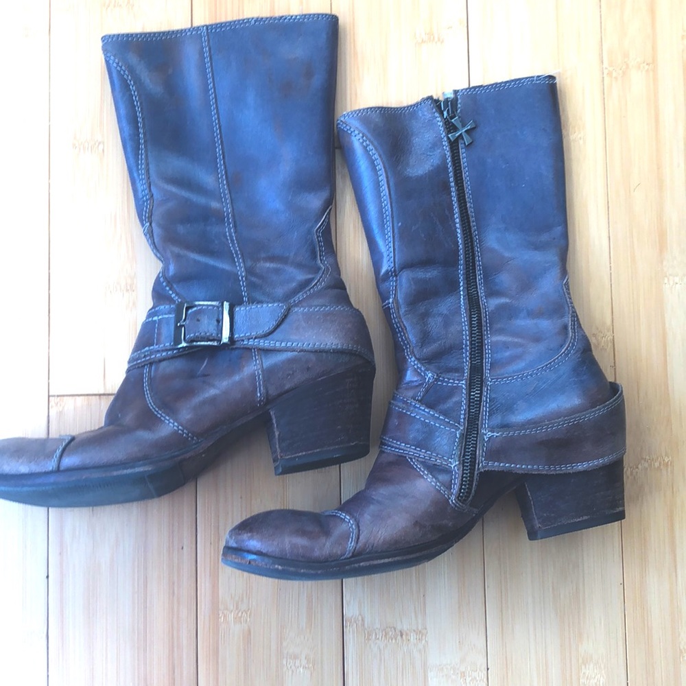 Selling Fabulous SIREN by Mark Nason size 8